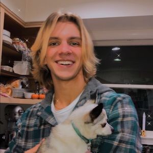 Meet your Posher, Ethan